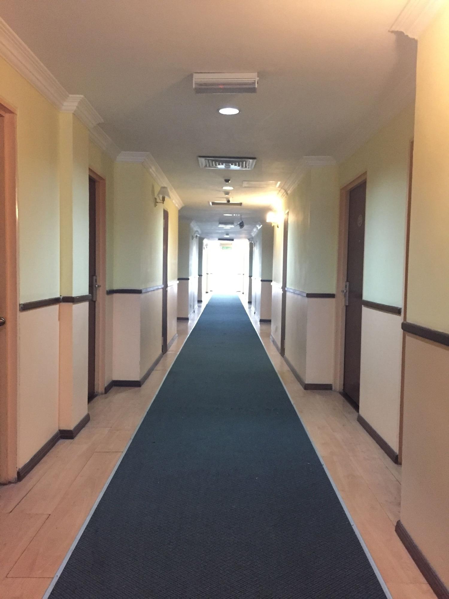 Regal Court Hotel Кучинг Екстериор снимка