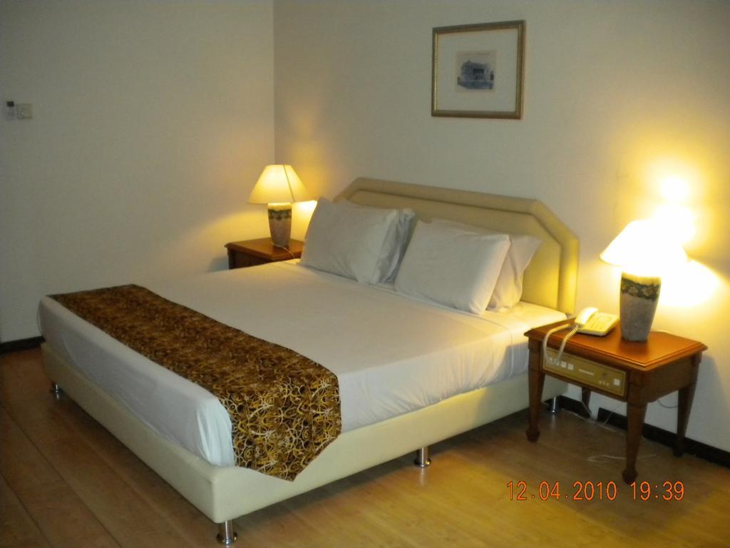 Regal Court Hotel Кучинг Стая снимка