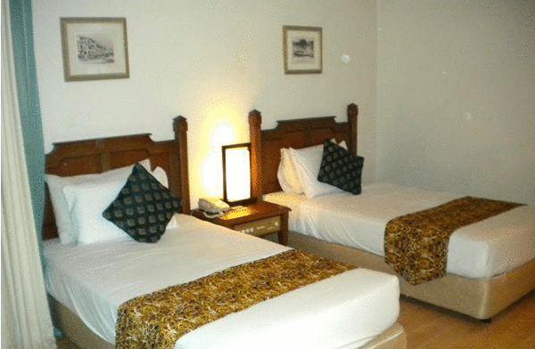 Regal Court Hotel Кучинг Стая снимка