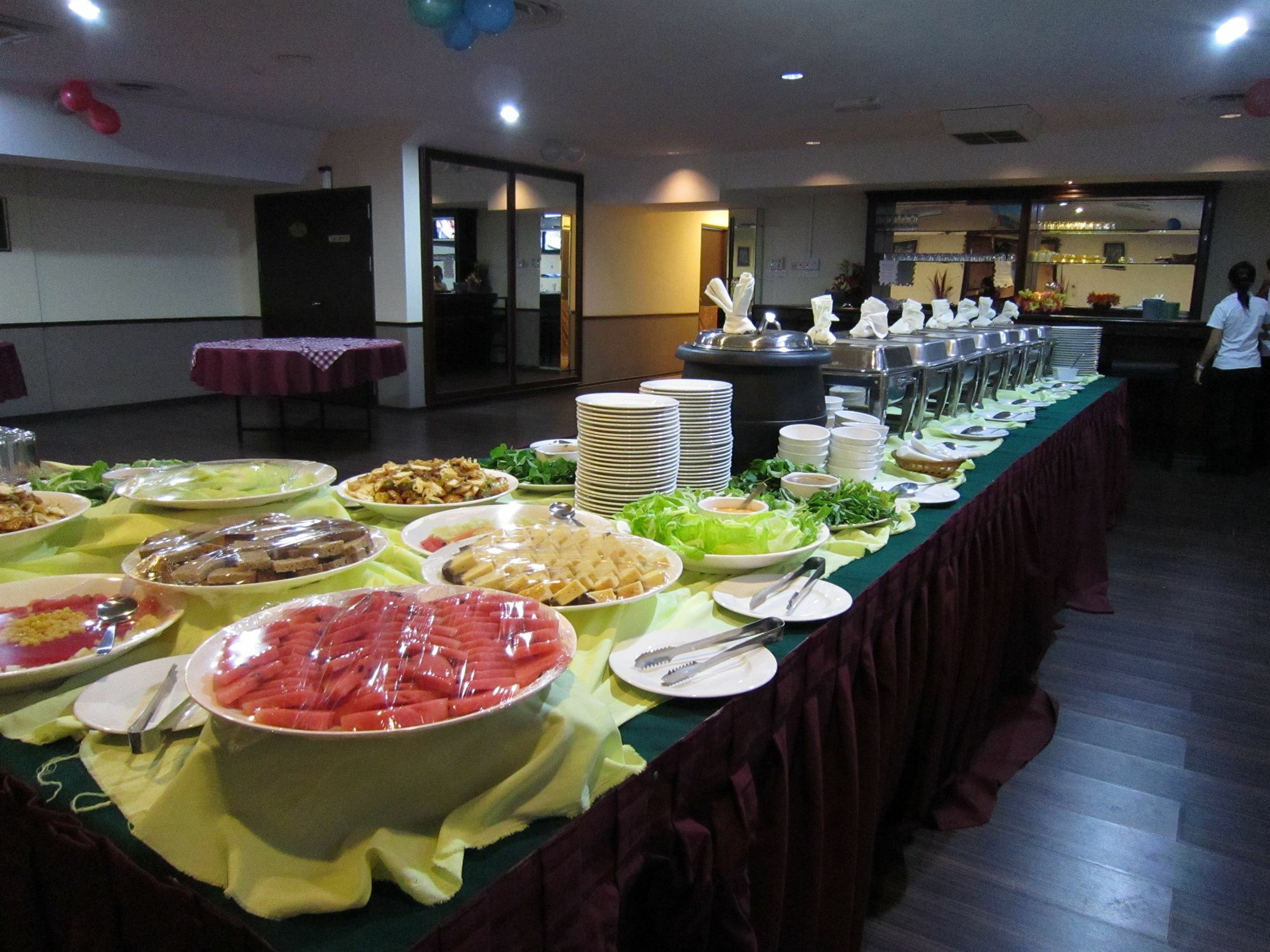 Regal Court Hotel Кучинг Екстериор снимка